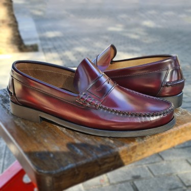 Zapatos Castellanos Hombre Piel Florentic Antifaz Suela Cuero 701 Burdeos, de Manuel Medrano