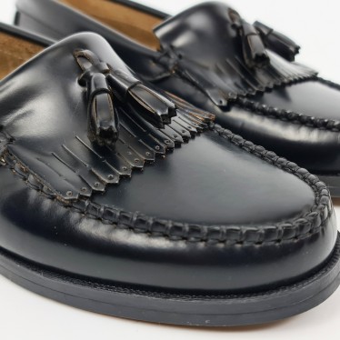 Zapatos Castellanos Mujer Piel Florentic Borlas Y Flecos Suela Goma 507 Negro, de María Tovar