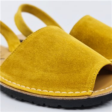 Avarcas Menorquinas Mujer Piel Ante Planas 202 Mostaza, de C. Ortuño