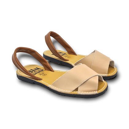 Avarcas Menorquinas Planas Mujer Piel Cruzadas 394 Blanco, de C. Ortuño