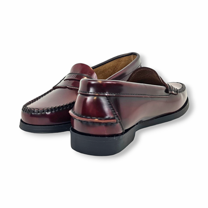 Zapatos Castellanos Mujer Piel Florentic Antifaz Suela Goma 400 Burdeos, de María Tovar