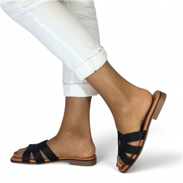 Sandalias Planas Tipo Chancla Mujer Piel Grabada Plantilla Acolchada 3081 Negro, de Bda