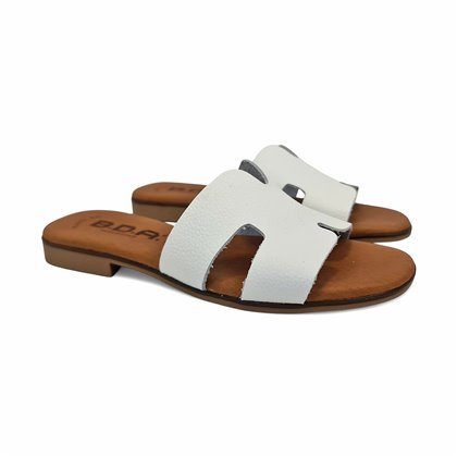 Sandalias Planas Tipo Chancla Mujer Piel Napa Grabada Plantilla Acolchada 3053B Blanco, de Bda