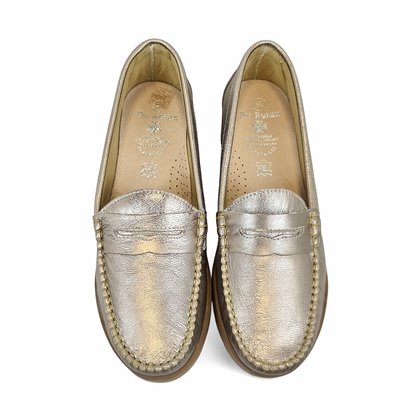 Mocasines Confort Cuña Mujer Piel Blanda Adorno Antifaz 3145 Platino, de Berelax