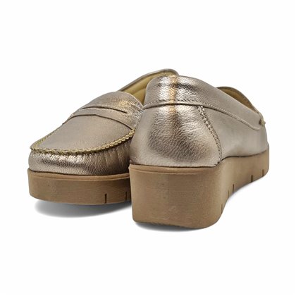 Mocasines Confort Cuña Mujer Piel Blanda Adorno Antifaz 3145 Platino, de Berelax