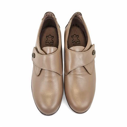 Zapatos Cómodos Cuña Mujer Piel Blanda Cierre Velcro 3910 Taupe, de Berelax