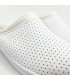 Zuecos Sanitarios Hombre Piel Perforada Destalonados 298 Blanco, de Percla