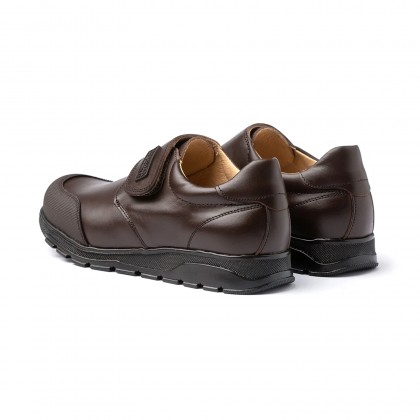 Zapatos Colegiales Niño Piel Puntera Reforzada Velcro 453 Chocolate, de Angelitos